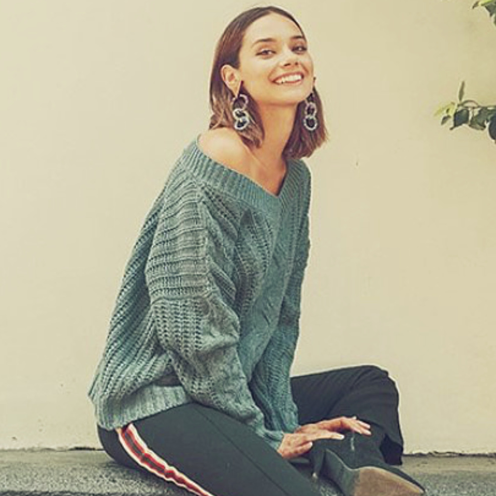 Medium! V-Neck Cable Sweater
